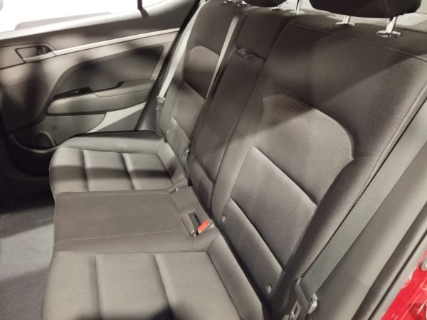 Hyundai Elantra de 2016 con 148189kms