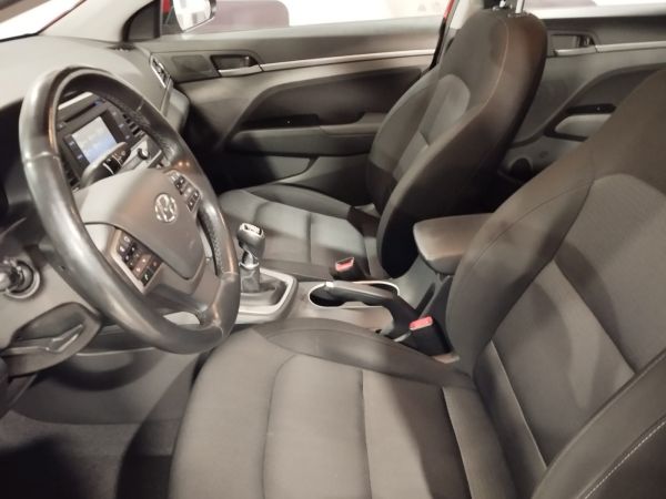 Hyundai Elantra de 2016 con 148189kms