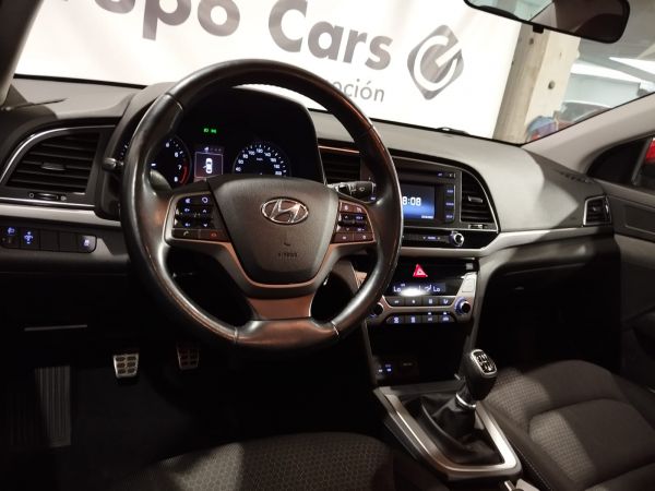 Hyundai Elantra de 2016 con 148189kms